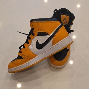 Nike Air Jordon Kids High-Top Sneakers - Yellow, Black, White